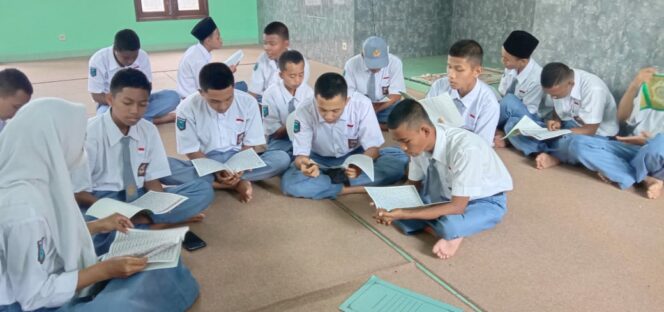 
SMK Ma’arif Salam Budayakan Pembacaan Asmaul Husna dan Al-Qur’an Sebelum Pembelajaran