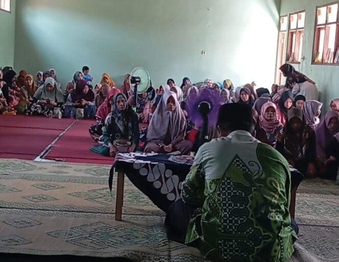 
Doa Bersama Wali Murid, MI Ma’arif Banyuadem Gelar Mujahadah Rutinan