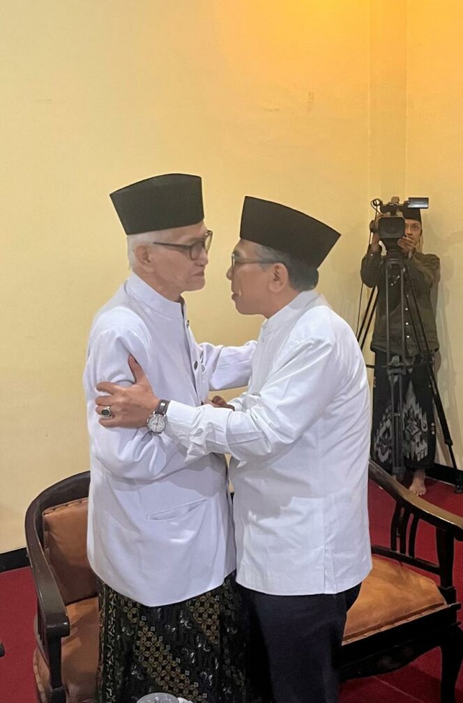 
Islah di Lirboyo: Rais Aam dan Ketua Umum PBNU Sepakat Gelar Muktamar Bersama Demi Keutuhan NU