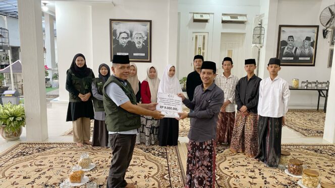 
Wujud Kepedulian, LAZISNU PCNU Magelang Santuni Santri Terdampak Bencana Sumatra hingga Purbalingga