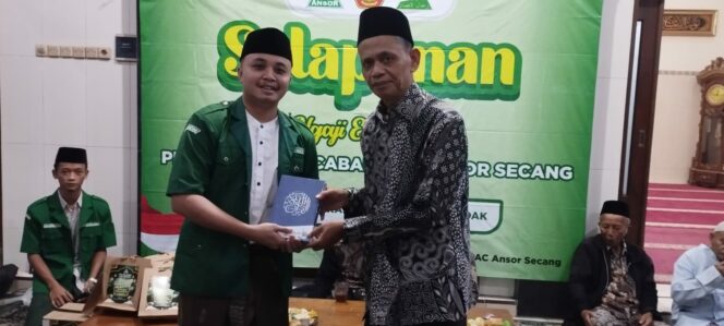 
Tak Sekadar Berbagi, Ansor Secang Bekali Warga Literasi Fikih Zakat Jelang Lebaran