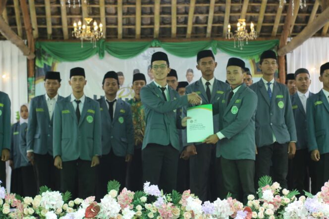 
Sinergi Kepemimpinan Baru, IPNU IPPNU Salaman Resmi Dilantik