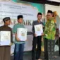 Penyaluran santunan kepada anak yatim dan penyandang disabilitas oleh NU Ranting Salam Magelang di Serambi Masjid Kiai Djoreh